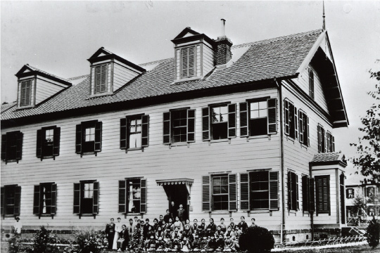 最初の木造校舎